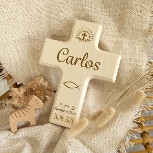 Holzkreuz mit Gravur - Für Kinder zu versch. Anlässen - Personalisierbar mit Namen & Datum