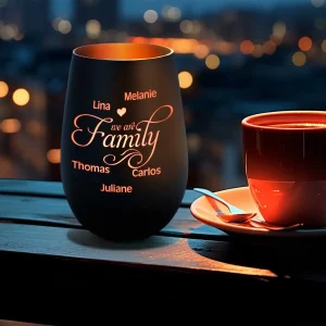 Deko Windlicht aus Glas mit Gravur - We are Family - Personalisiert mit bis zu fünf Namen