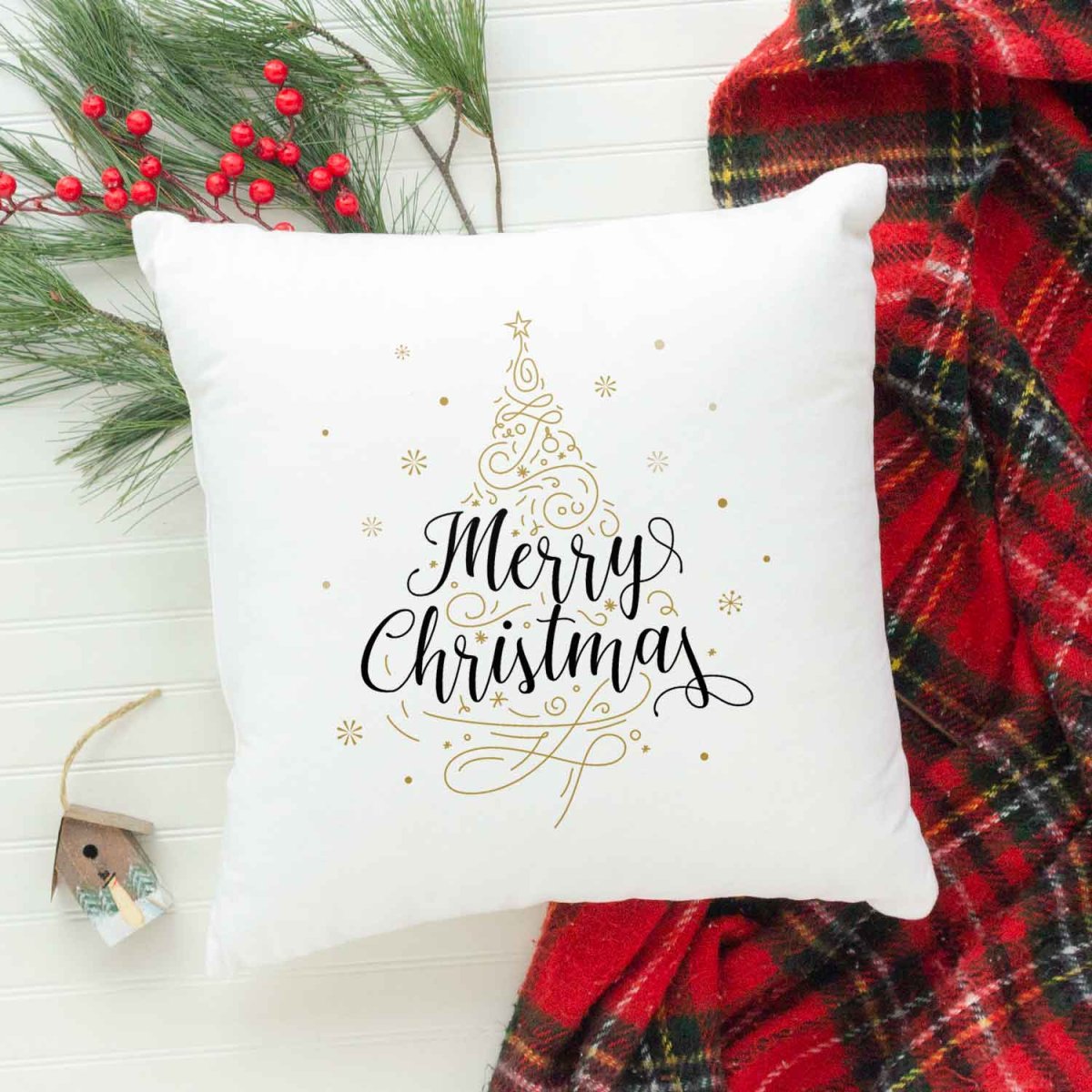 Bedrucktes Kissen mit Motiv im Weihnachtsbaum Design – Image 4